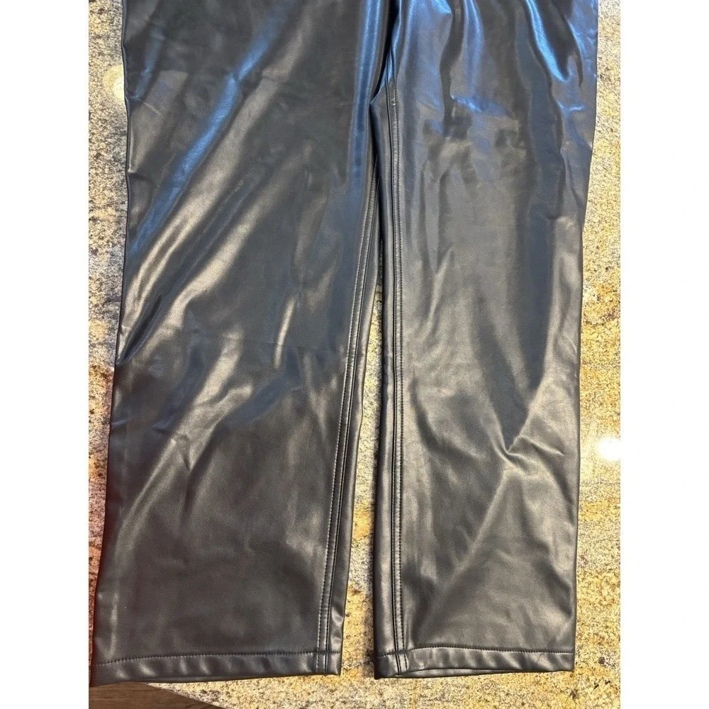 Abercrombie & Fitch Curve Vegan Leather 90s Straight High Rise Pant‎ Black 44W